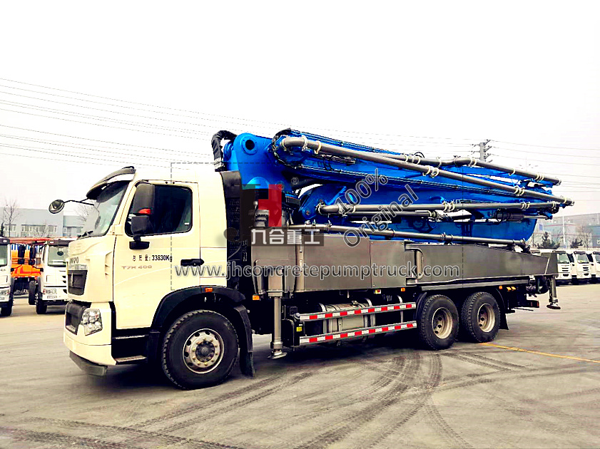 Attention for operating concrete pump truck