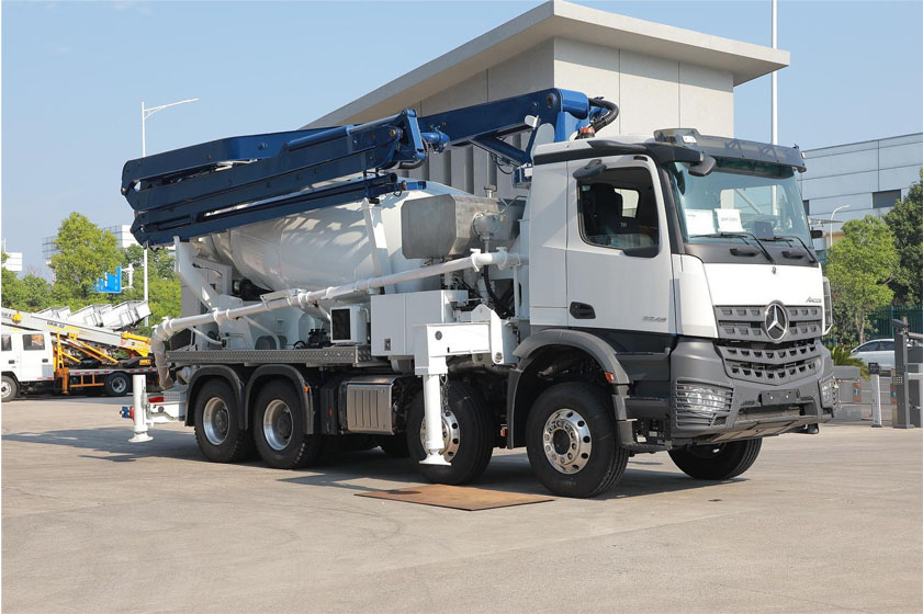 Maintenance of mixer truck on heavy rain day