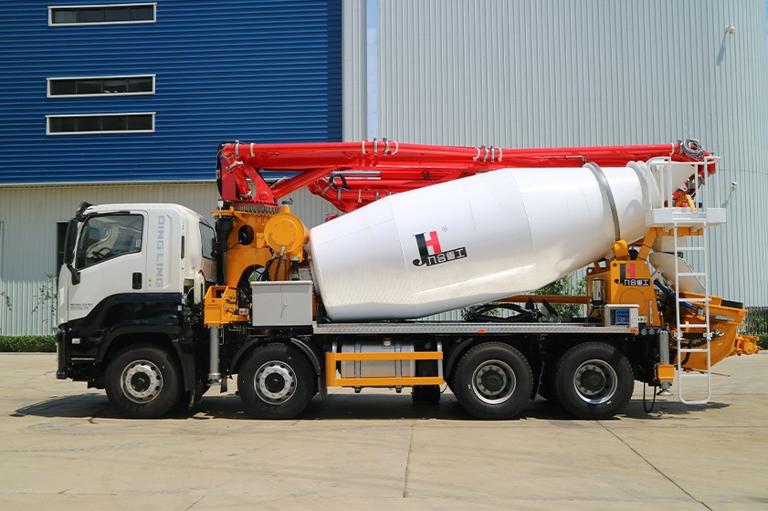 Maintenance of mixer truck on heavy rain day