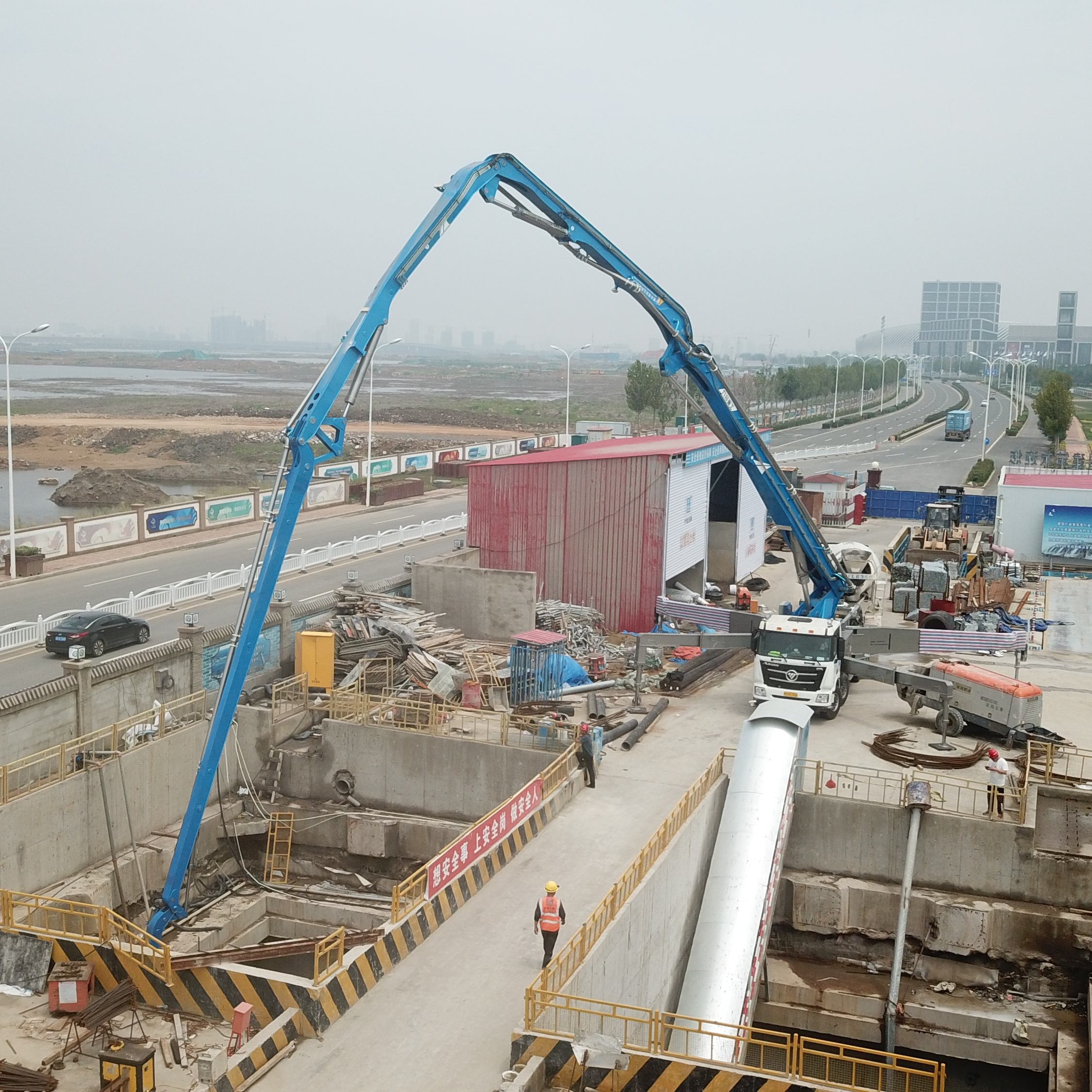 Causes and Solutions for Pipe Blockage in Concrete Pump Trucks