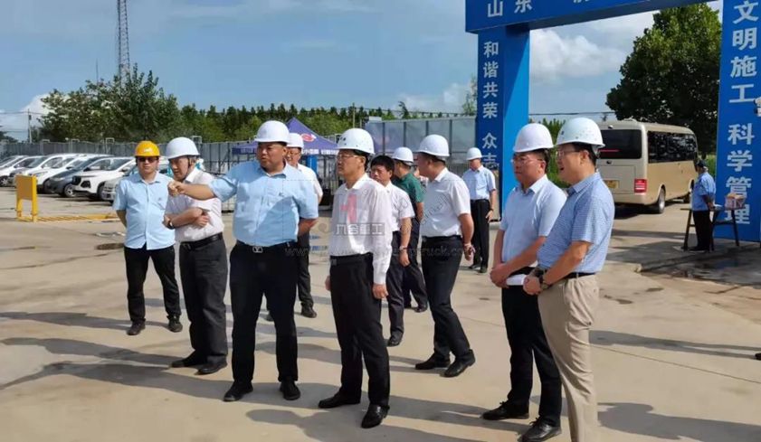 Jimo District Party Secretary Han Shijun inspects the construction of the new plant of Jiuhe