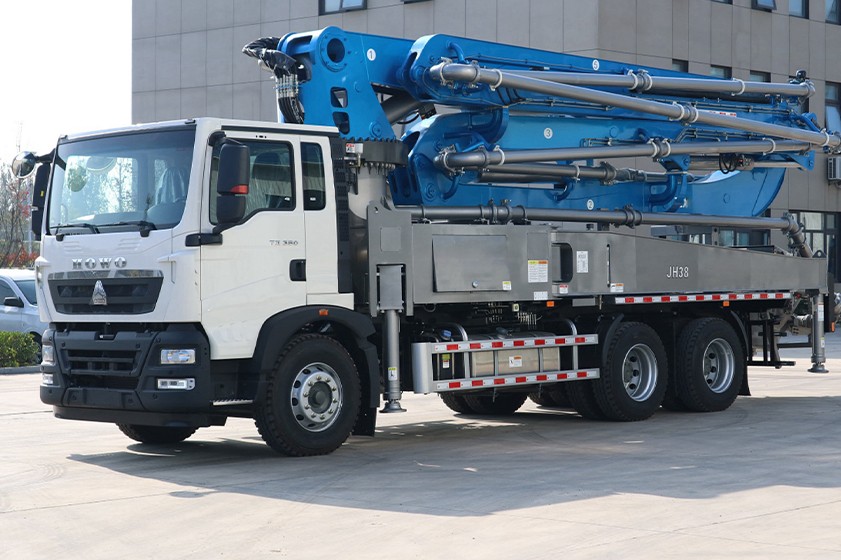 Tightening of concrete pump truck connectors