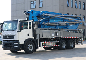 Tightening of concrete pump truck connectors